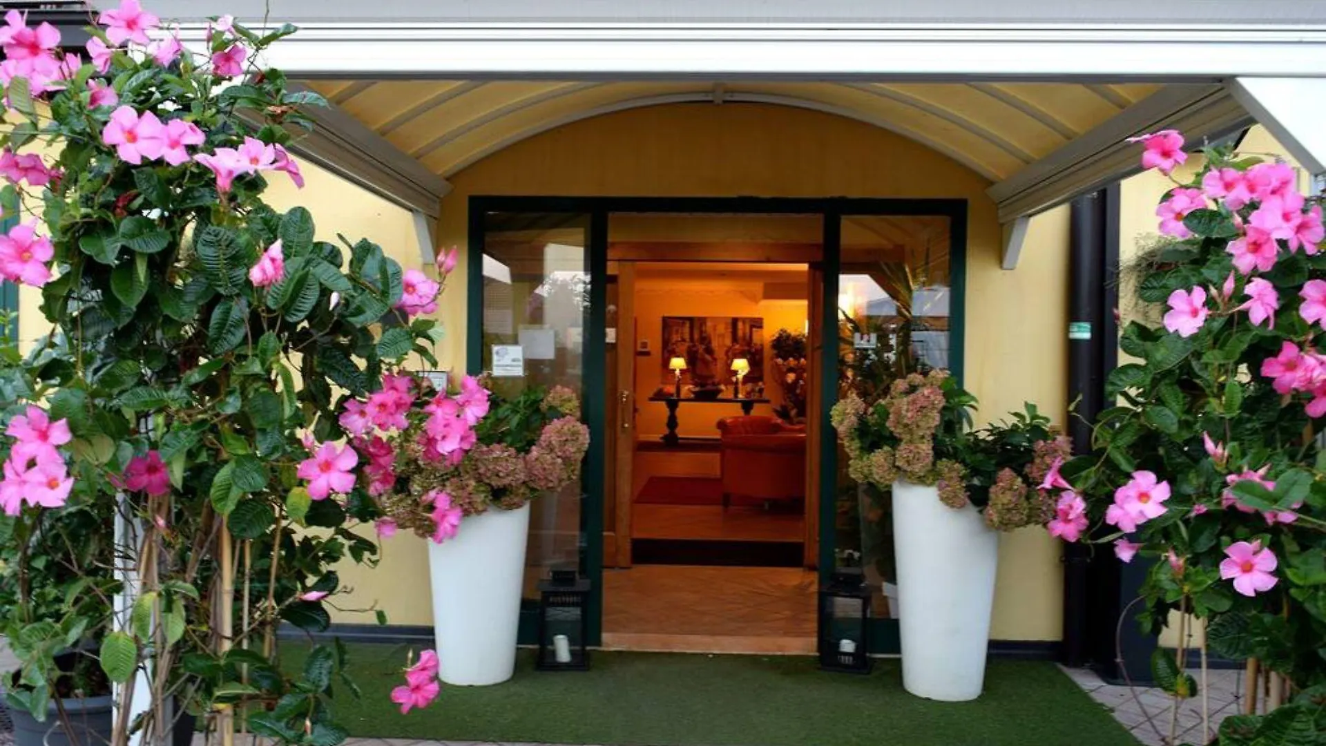 Ahg Riva Del Sole Hotel - Adults Only Moniga del Garda Italy