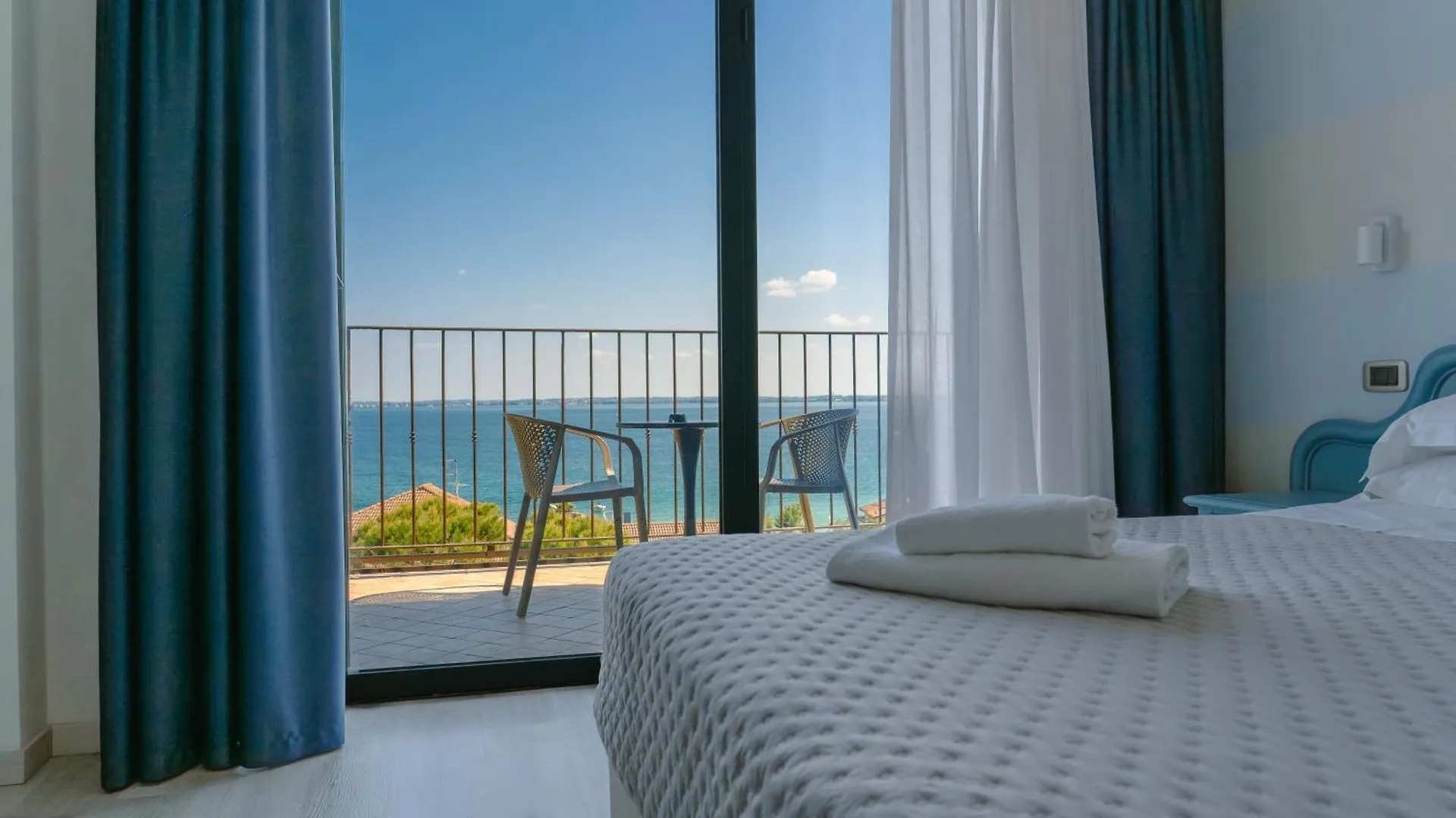 Hotel Riva Del Sole Moniga del Garda 4*,