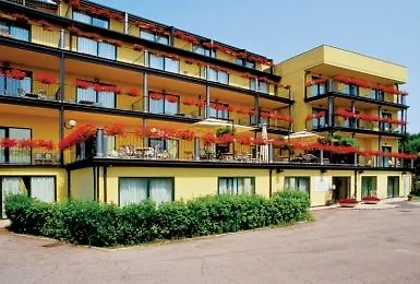 里瓦德索雷酒店 Moniga del Garda