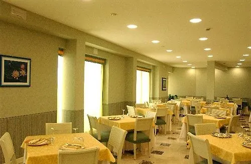 里瓦德索雷酒店 Moniga del Garda 酒店